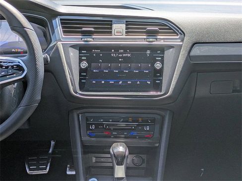 Used 2024 Volkswagen Tiguan SE R-Line image 19