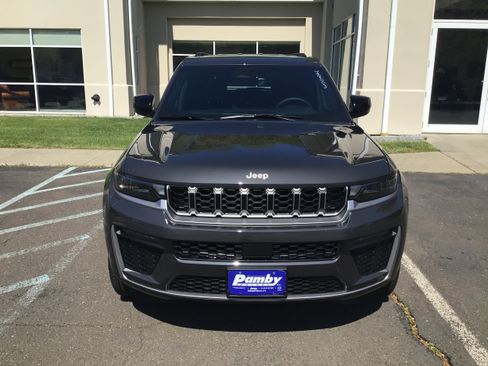 New 2026 Jeep Grand Cherokee Limited AWD/4WD image 2