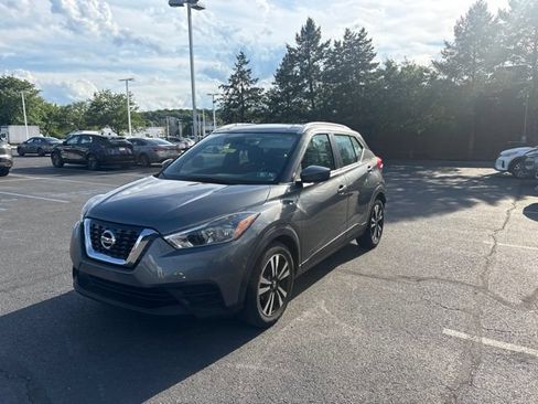 Used 2019 Nissan Kicks SV FWD image 3