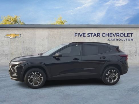 Used 2024 Chevrolet Trax LT image 4