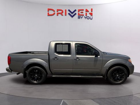 Used 2020 Nissan Frontier SV w/ Midnight Edition Floor Mats RWD image 7