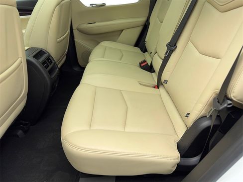 Used 2018 Cadillac XT5 Luxury w/ Driver Awareness Package image 37