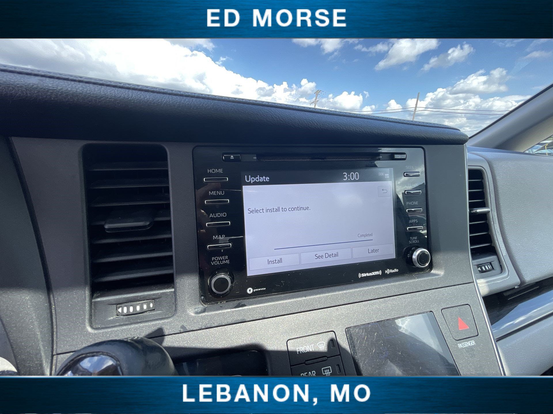 Used 2018 Toyota Sienna XLE w/ XLE Navigation Package FWD image 13