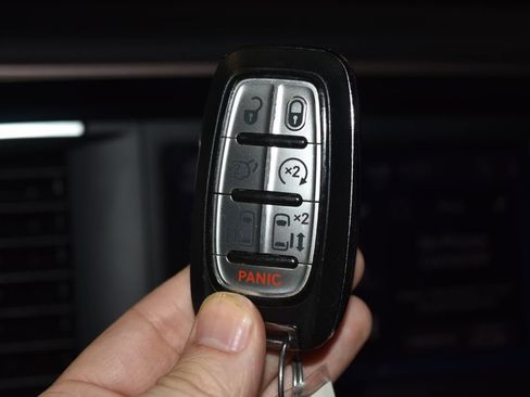 Used 2023 Chrysler Voyager LX FWD image 16