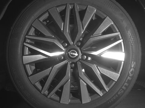 Used 2025 Nissan Altima 2.5 SV image 14