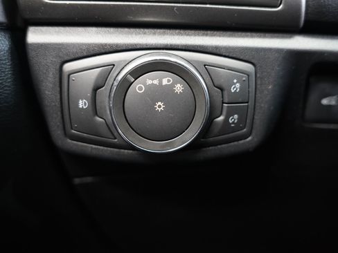 Used 2017 Ford Fusion SE w/ Fusion SE Technology Package image 12