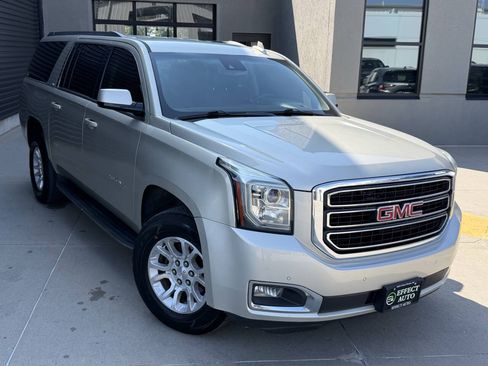 Used 2017 GMC Yukon XL SLT AWD/4WD image 6