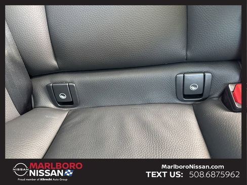 Used 2025 Volvo XC60 B5 Plus w/ Climate Package image 17