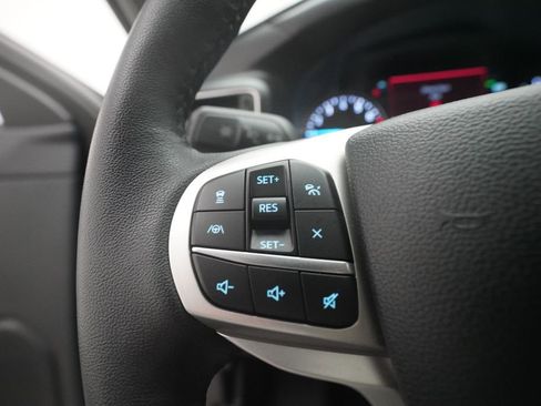 Used 2024 Ford Explorer XLT w/ Equipment Group 202A AWD/4WD image 19