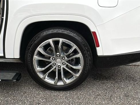Used 2023 Jeep Grand Wagoneer L Series II w/ Premium Group II image 19
