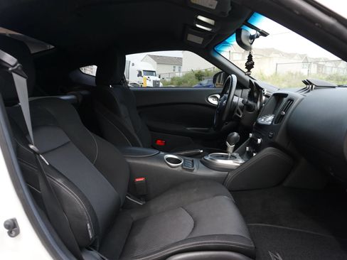 Used 2016 Nissan 370Z Coupe RWD image 17