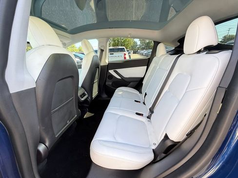Used 2022 Tesla Model Y Long Range AWD/4WD image 22