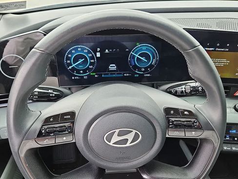 Used 2024 Hyundai Elantra Limited FWD image 19