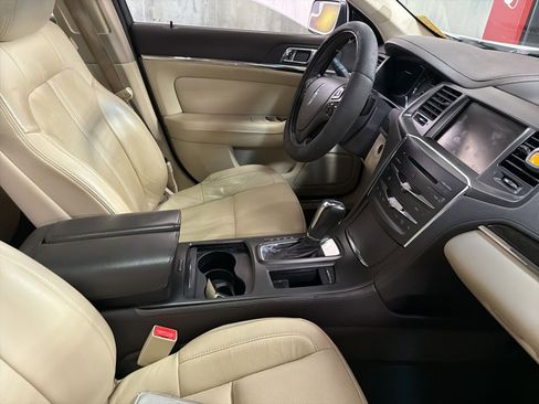 Used 2013 Lincoln MKS image 6