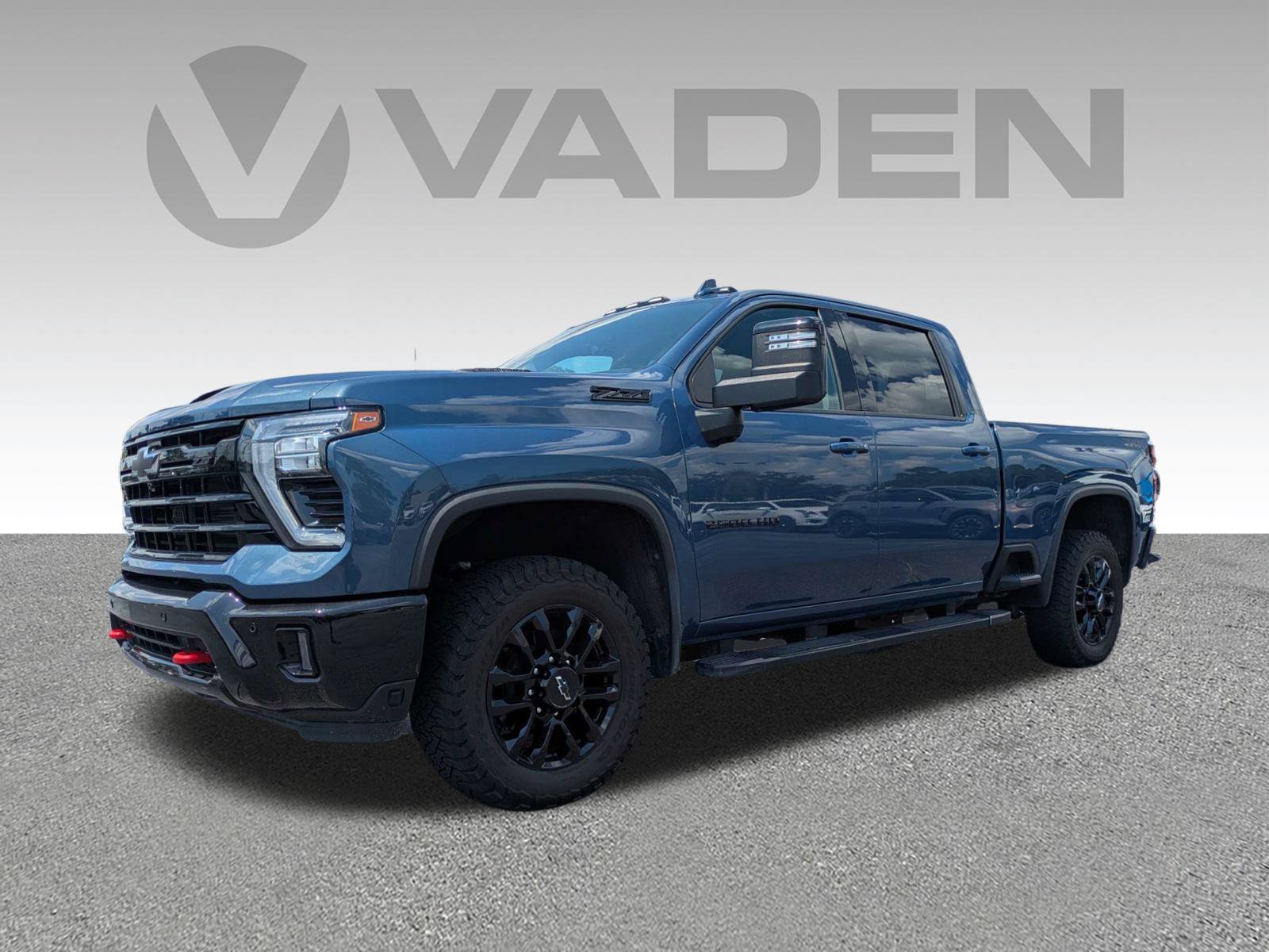 Used 2025 Chevrolet Silverado 2500 LTZ w/ LTZ Plus Package AWD/4WD image 2