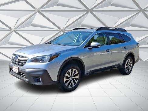 Used 2022 Subaru Outback Premium image 5