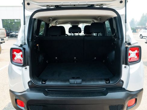 Used 2018 Jeep Renegade Latitude FWD image 7