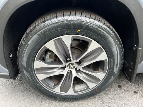 Used 2023 Toyota Highlander XLE image 26