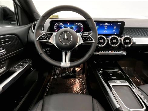 Used 2026 Mercedes-Benz GLB 250 image 4