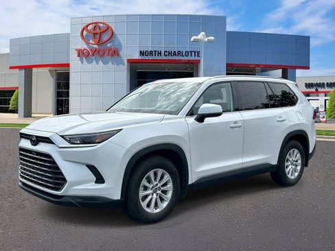 Used 2024 Toyota Grand Highlander XLE FWD image 4