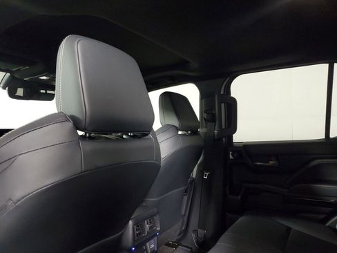 Used 2025 Toyota 4Runner Limited image 13