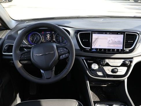 New 2026 Chrysler Pacifica Limited FWD image 13