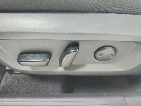 Used 2025 Nissan Rogue SV FWD image 20