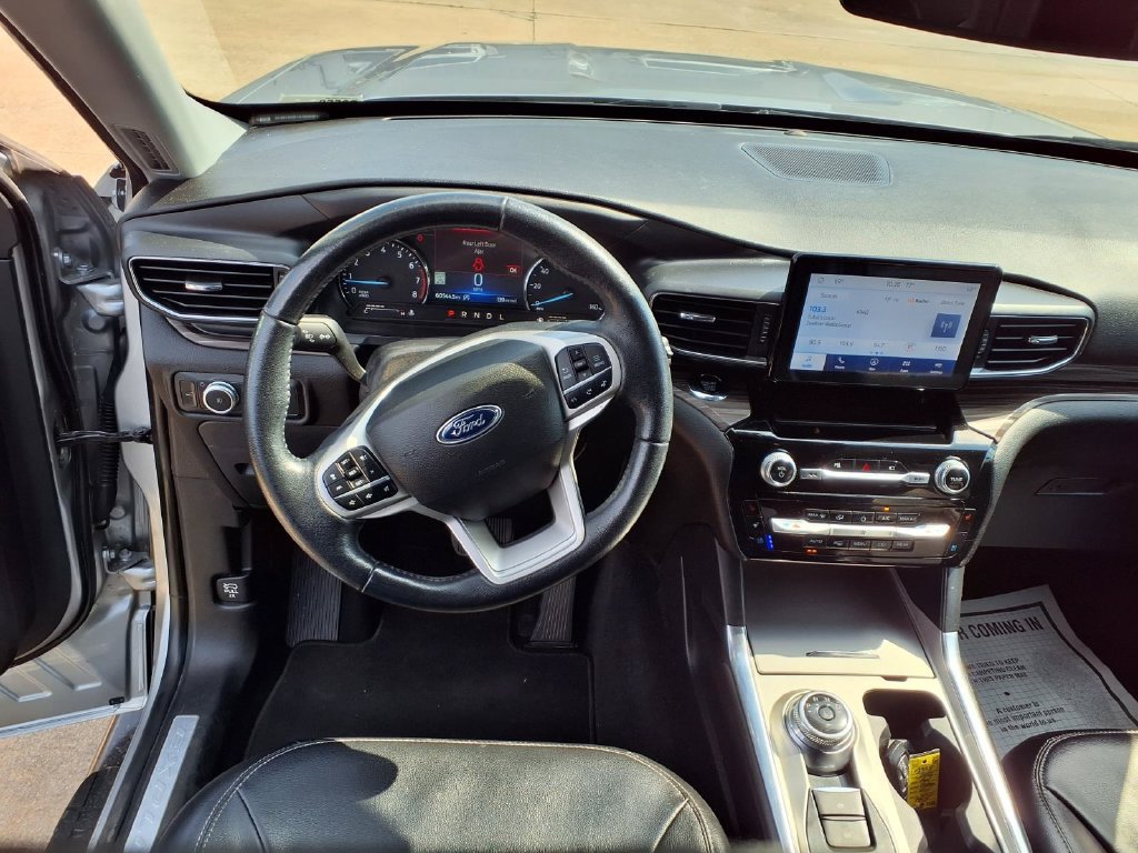 Used 2022 Ford Explorer Limited AWD/4WD image 3