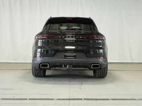 Certified 2025 Porsche Cayenne AWD/4WD image 6