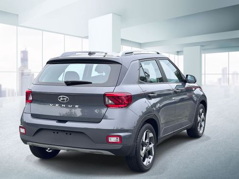 Used 2024 Hyundai Venue SEL FWD image 4
