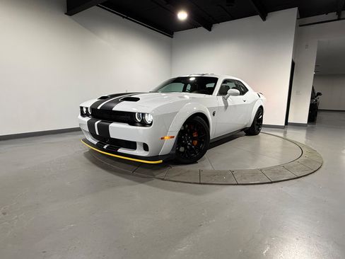 Used 2023 Dodge Challenger SRT Hellcat RWD image 4