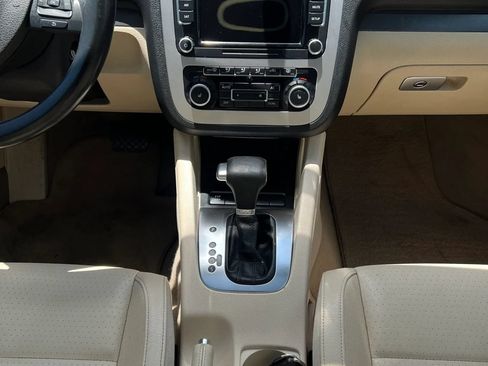 Used 2010 Volkswagen Eos Komfort FWD image 12
