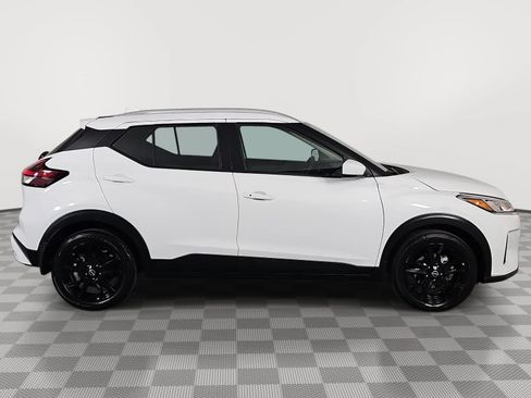 Used 2024 Nissan Kicks SV FWD image 9