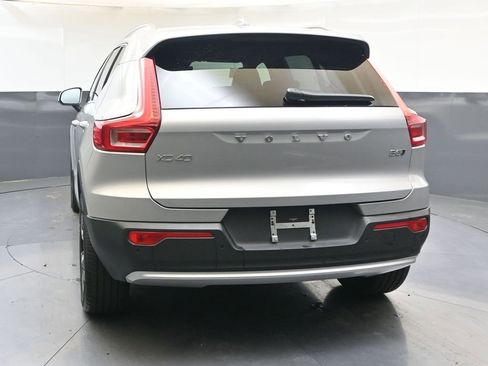 Certified 2025 Volvo XC40 B5 Core image 4