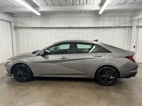 Used 2023 Hyundai Elantra SEL image 9