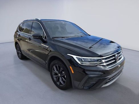 Used 2023 Volkswagen Tiguan SE w/ Panoramic Sunroof Package FWD image 8