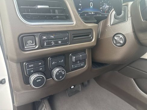 Used 2022 Chevrolet Suburban Z71 w/ Luxury Package AWD/4WD image 16