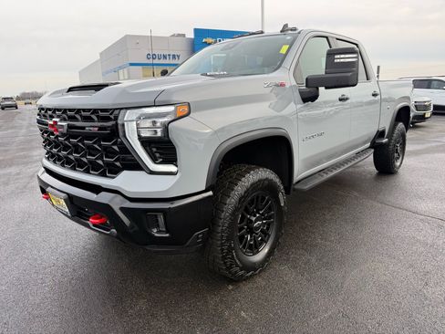 Used 2024 Chevrolet Silverado 2500 ZR2 image 10