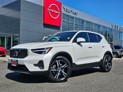 Used 2025 Volvo XC40 B5 Core