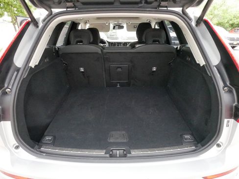 Used 2025 Volvo XC60 B5 Plus AWD/4WD image 17
