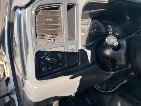 Used 2005 GMC Sierra 3500 W/T image 17