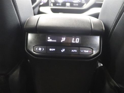Used 2021 Toyota Highlander XLE AWD/4WD image 24
