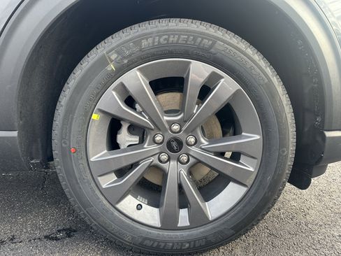 New 2026 Ford Explorer Active w/ Active Comfort Package AWD/4WD image 8