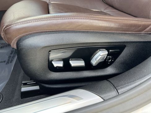 Used 2022 BMW 740i xDrive w/ Premium Package image 14