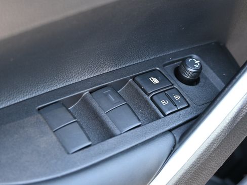 Used 2025 Toyota Corolla Cross LE FWD image 15