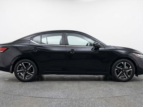 Used 2025 Nissan Sentra SV FWD image 11