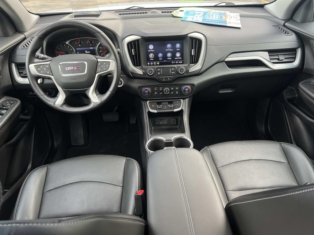 Used 2022 GMC Terrain SLT w/ Tech Package FWD image 3