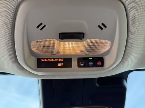 Used 2025 Chevrolet Trax LT FWD image 28