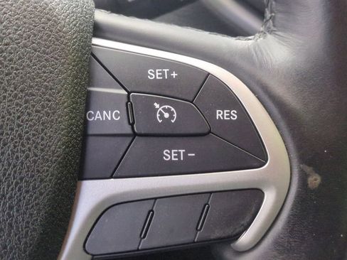 Used 2016 Jeep Cherokee Trailhawk w/ Comfort/Convenience Group AWD/4WD image 16