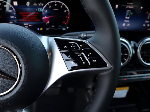 New 2026 Mercedes-Benz GLB 250 4MATIC image 36